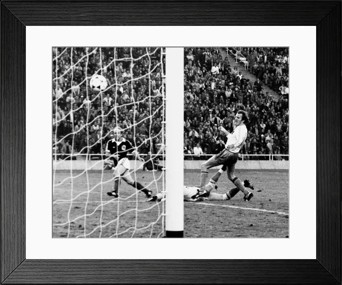 Framed Print : Scotland v Holland World Cup match at the Estadio Ciudad de Mendoza in Argentina 11th