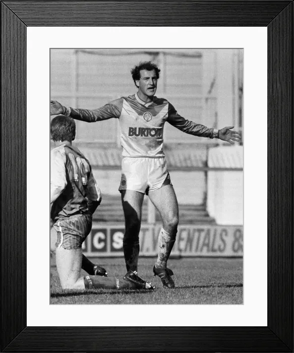 Framed Print : Division Two. Millwall v. Leeds, Action from the game, 8th November 1987 Framed Print : Division Two. Millwall v. Leeds, Action from the game, 8th November 1987