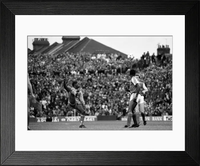 Framed Print : Arsenal 3 v. Chelsea 1. Division One Football. October 1986 LF20-14-016 Framed Print : Arsenal 3 v. Chelsea 1. Division One Football. October 1986 LF20-14-016