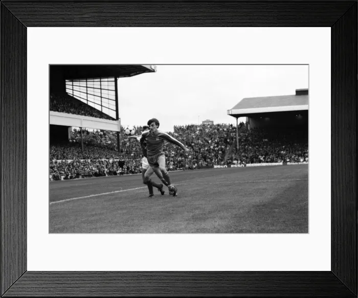 Framed Print : Arsenal 3 v. Chelsea 1. Division One Football. October 1986 LF20-14-052