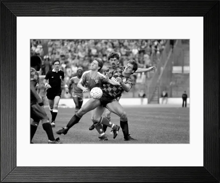 Framed Print : Chelsea 2 v. Manchester City 1. Division One Football. October 1986 LF20-09-100 Framed Print : Chelsea 2 v. Manchester City 1. Division One Football. October 1986 LF20-09-100