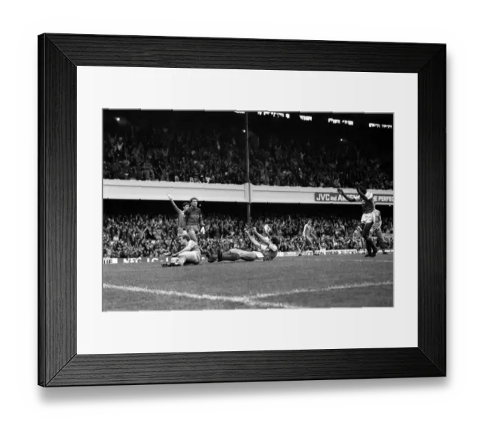 Framed Print : Arsenal 3 v. Chelsea 1. Division One Football. October 1986 LF20-14-059 Framed Print : Arsenal 3 v. Chelsea 1. Division One Football. October 1986 LF20-14-059