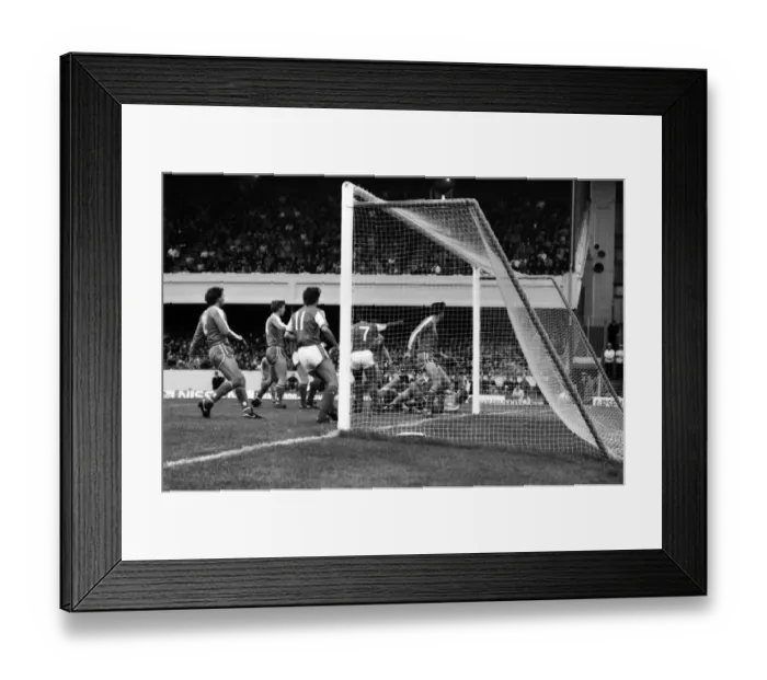 Framed Print : Arsenal 3 v. Chelsea 1. Division One Football. October 1986 LF20-14-053 Framed Print : Arsenal 3 v. Chelsea 1. Division One Football. October 1986 LF20-14-053