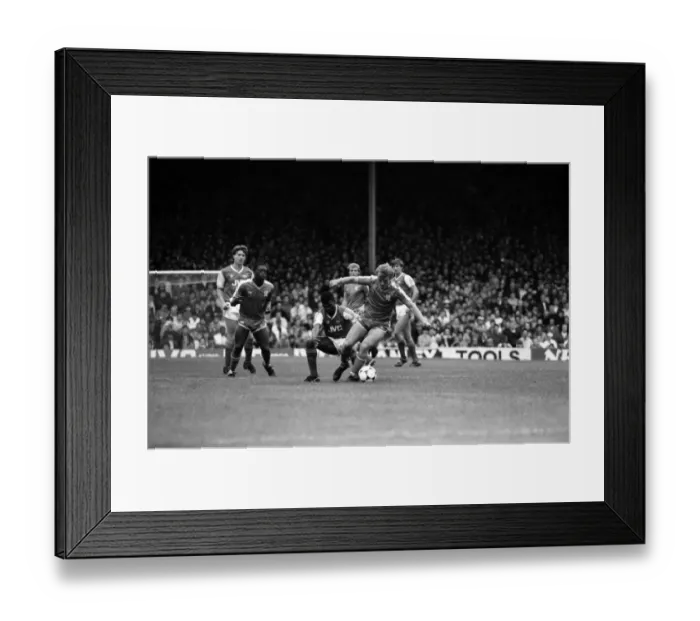 Framed Print : Arsenal 3 v. Chelsea 1. Division One Football. October 1986 LF20-14-009