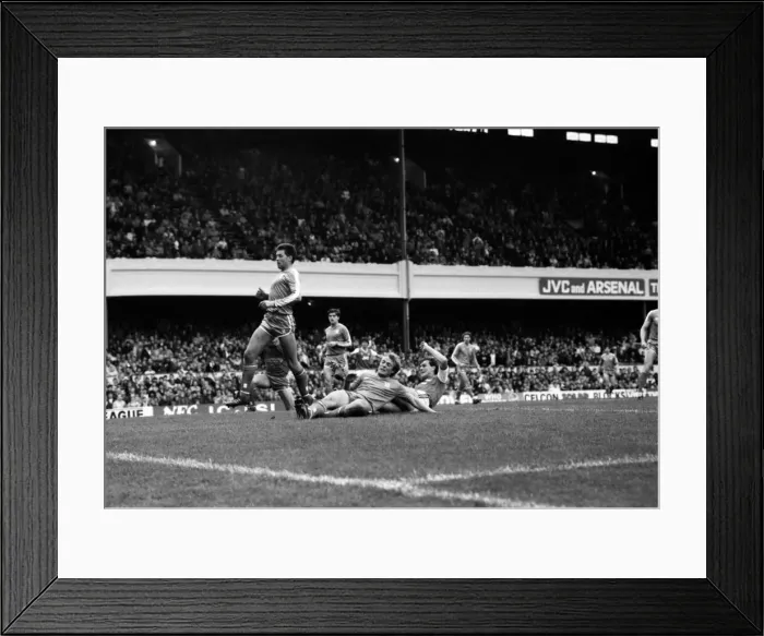 Framed Print : Arsenal 3 v. Chelsea 1. Division One Football. October 1986 LF20-14-057