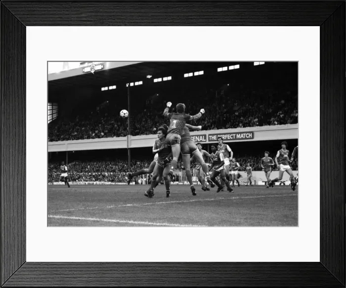 Framed Print : Arsenal 3 v. Chelsea 1. Division One Football. October 1986 LF20-14-043 Framed Print : Arsenal 3 v. Chelsea 1. Division One Football. October 1986 LF20-14-043