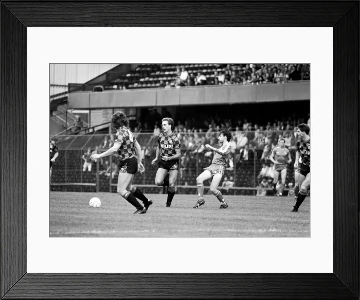 Framed Print : Chelsea 2 v. Manchester City 1. Division One Football. October 1986 LF20-09-088 Framed Print : Chelsea 2 v. Manchester City 1. Division One Football. October 1986 LF20-09-088