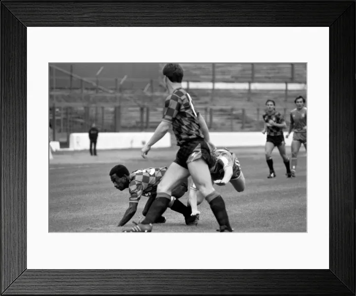 Framed Print : Chelsea 2 v. Manchester City 1. Division One Football. October 1986 LF20-09-090 Framed Print : Chelsea 2 v. Manchester City 1. Division One Football. October 1986 LF20-09-090