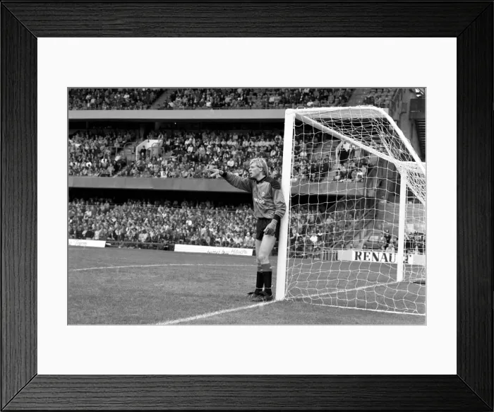 Framed Print : Chelsea 2 v. Manchester City 1. Division One Football. October 1986 LF20-09-080 Framed Print : Chelsea 2 v. Manchester City 1. Division One Football. October 1986 LF20-09-080