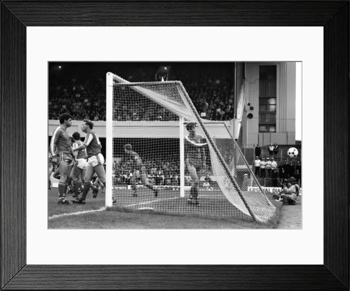 Framed Print : Arsenal 3 v. Chelsea 1. Division One Football. October 1986 LF20-14-041 Framed Print : Arsenal 3 v. Chelsea 1. Division One Football. October 1986 LF20-14-041