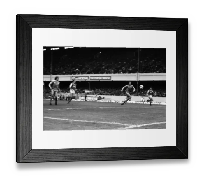 Framed Print : Arsenal 3 v. Chelsea 1. Division One Football. October 1986 LF20-14-051