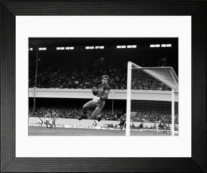 Framed Print : Arsenal 3 v. Chelsea 1. Division One Football. October 1986 LF20-14-040 Framed Print : Arsenal 3 v. Chelsea 1. Division One Football. October 1986 LF20-14-040