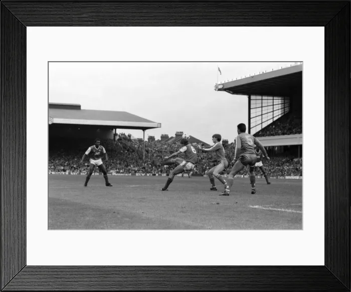Framed Print : Arsenal 3 v. Chelsea 1. Division One Football. October 1986 LF20-14-039 Framed Print : Arsenal 3 v. Chelsea 1. Division One Football. October 1986 LF20-14-039