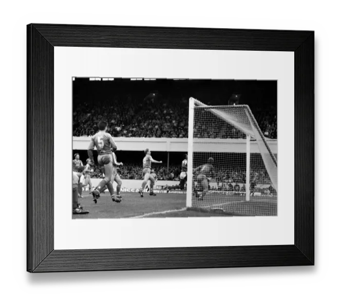 Framed Print : Arsenal 3 v. Chelsea 1. Division One Football. October 1986 LF20-14-034 Framed Print : Arsenal 3 v. Chelsea 1. Division One Football. October 1986 LF20-14-034