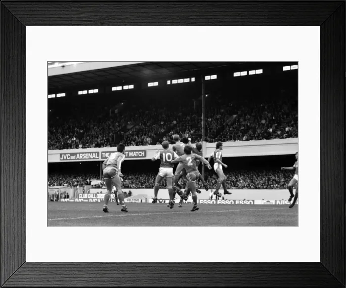 Framed Print : Arsenal 3 v. Chelsea 1. Division One Football. October 1986 LF20-14-033