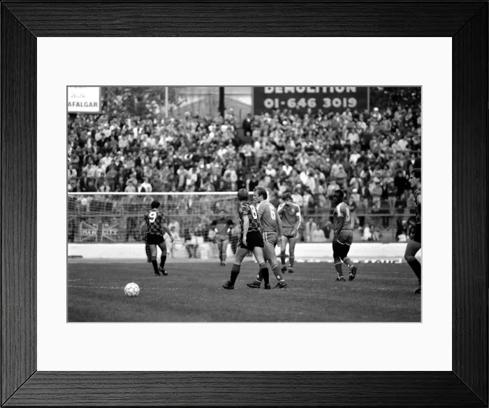 Framed Print : Chelsea 2 v. Manchester City 1. Division One Football. October 1986 LF20-09 Framed Print : Chelsea 2 v. Manchester City 1. Division One Football. October 1986 LF20-09
