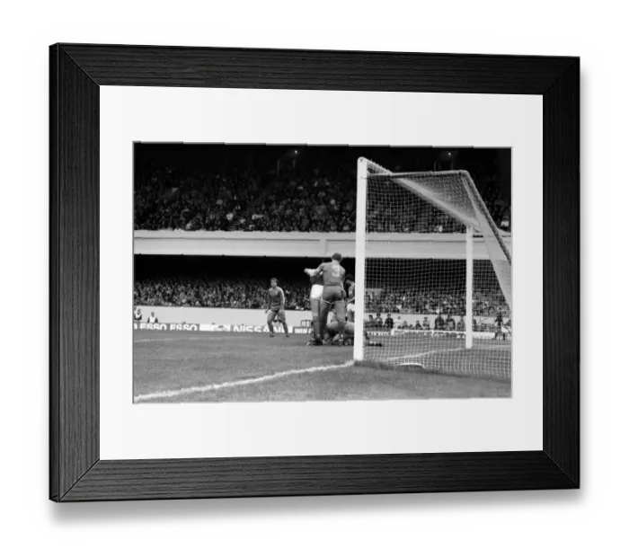 Framed Print : Arsenal 3 v. Chelsea 1. Division One Football. October 1986 LF20-14-027 Framed Print : Arsenal 3 v. Chelsea 1. Division One Football. October 1986 LF20-14-027