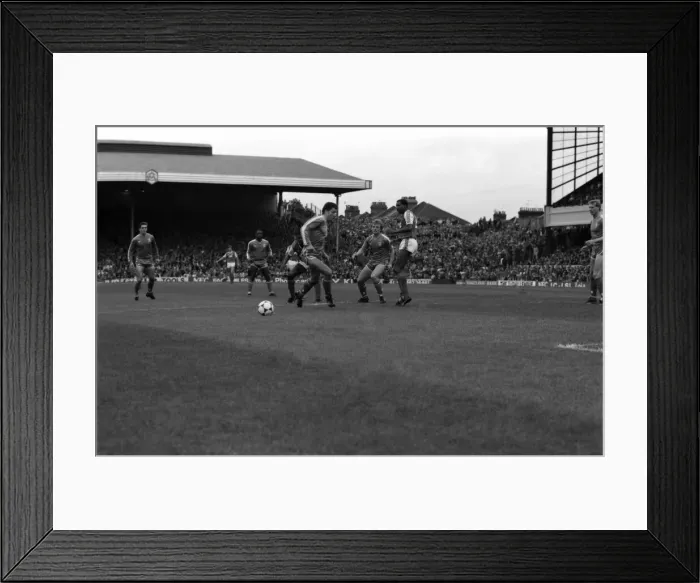 Framed Print : Arsenal 3 v. Chelsea 1. Division One Football. October 1986 LF20-14-024