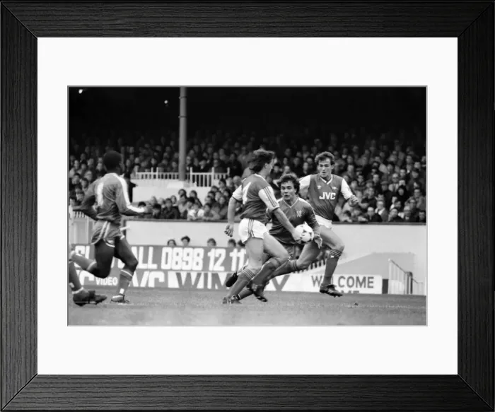 Framed Print : Arsenal 3 v. Chelsea 1. Division One Football. October 1986 LF20-14-014