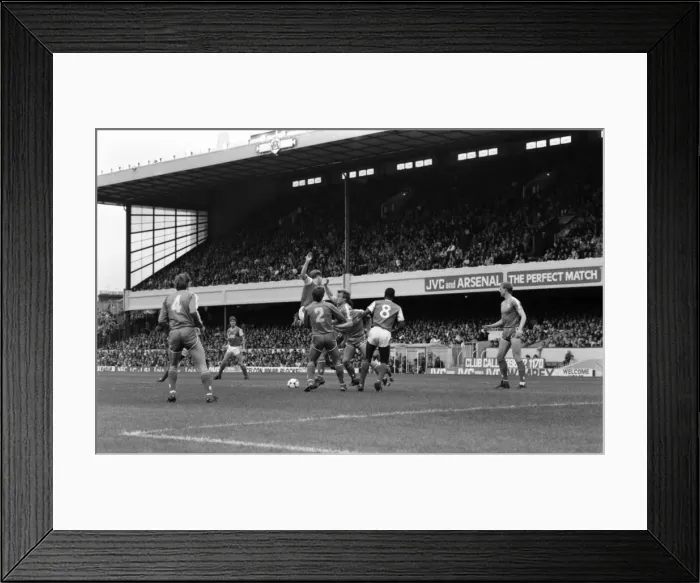 Framed Print : Arsenal 3 v. Chelsea 1. Division One Football. October 1986 LF20-14-022