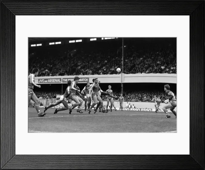 Framed Print : Arsenal 3 v. Chelsea 1. Division One Football. October 1986 LF20-14-021