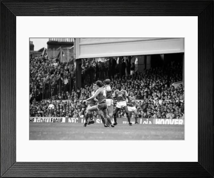 Framed Print : Arsenal 3 v. Chelsea 1. Division One Football. October 1986 LF20-14-015