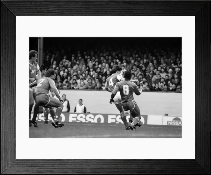 Framed Print : Arsenal 3 v. Chelsea 1. Division One Football. October 1986 LF20-14-017