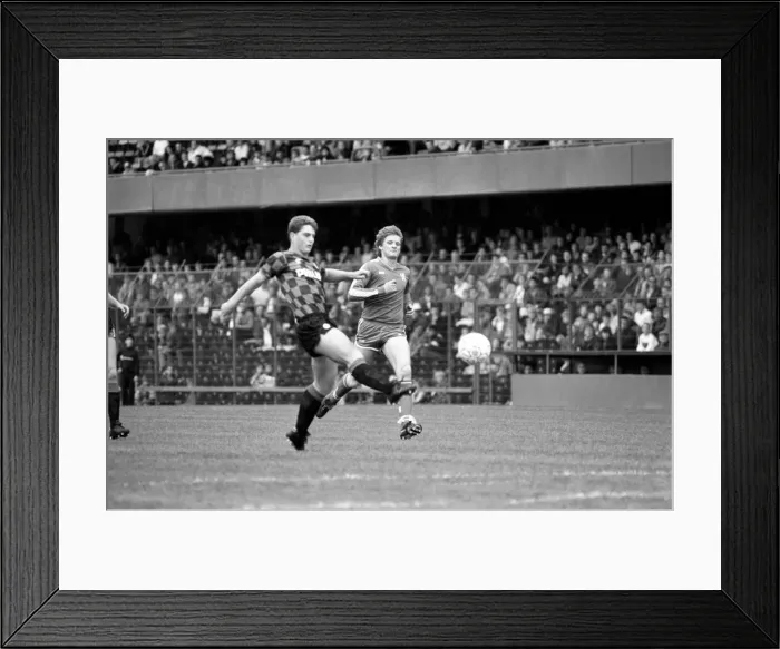 Framed Print : Chelsea 2 v. Manchester City 1. Division One Football. October 1986 LF20-09-094 Framed Print : Chelsea 2 v. Manchester City 1. Division One Football. October 1986 LF20-09-094