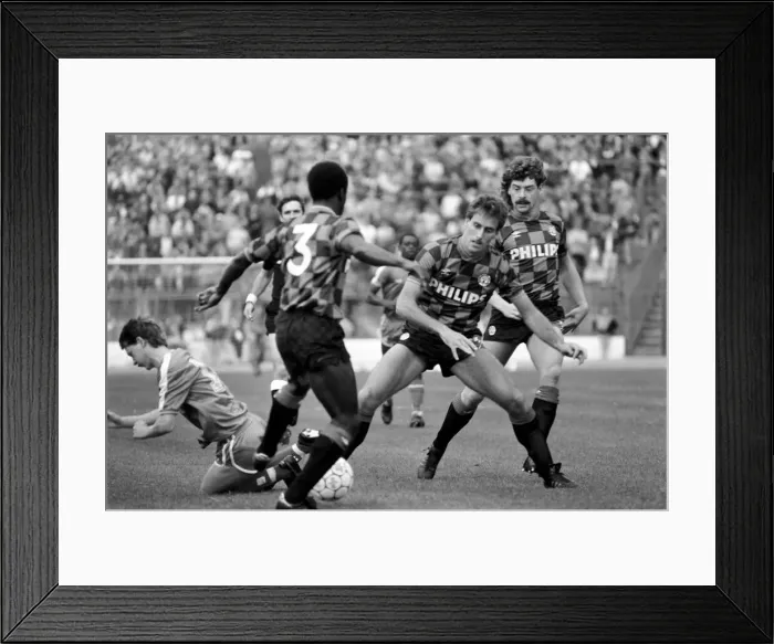 Framed Print : Chelsea 2 v. Manchester City 1. Division One Football. October 1986 LF20-09-086 Framed Print : Chelsea 2 v. Manchester City 1. Division One Football. October 1986 LF20-09-086