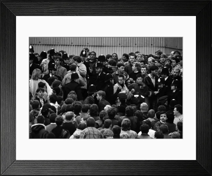 Framed Print : Arsenal 3 v. Chelsea 1. Division One Football. October 1986 LF20-14-003