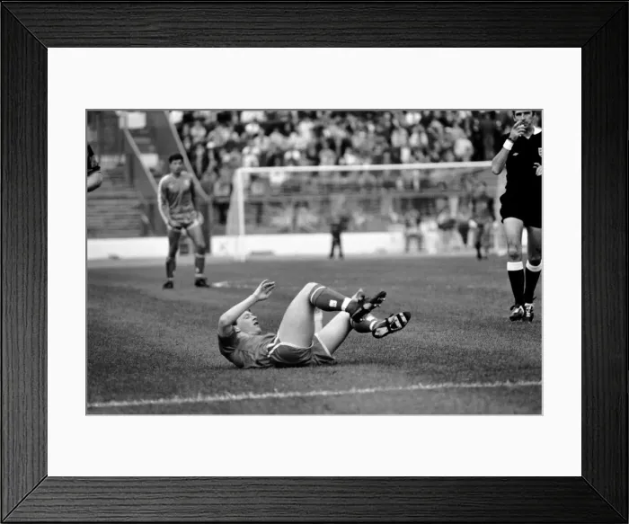 Framed Print : Chelsea 2 v. Manchester City 1. Division One Football. October 1986 LF20-09-087