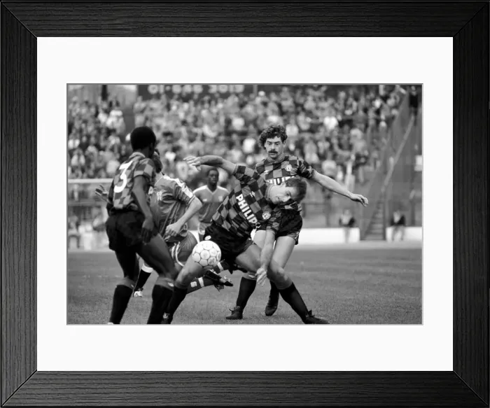 Framed Print : Chelsea 2 v. Manchester City 1. Division One Football. October 1986 LF20-09-085 Framed Print : Chelsea 2 v. Manchester City 1. Division One Football. October 1986 LF20-09-085