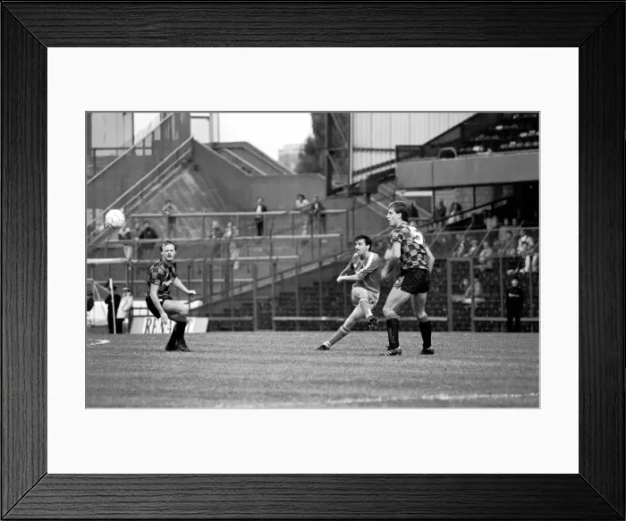 Framed Print : Chelsea 2 v. Manchester City 1. Division One Football. October 1986 LF20-09-104 Framed Print : Chelsea 2 v. Manchester City 1. Division One Football. October 1986 LF20-09-104