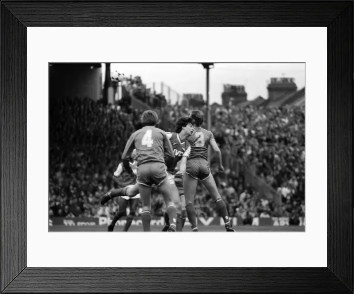 Framed Print : Arsenal 3 v. Chelsea 1. Division One Football. October 1986 LF20-14-011