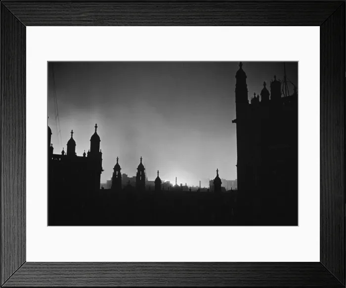 Framed Print : Fires blazing in London, 29th December 1940 Framed Print : Fires blazing in London, 29th December 1940