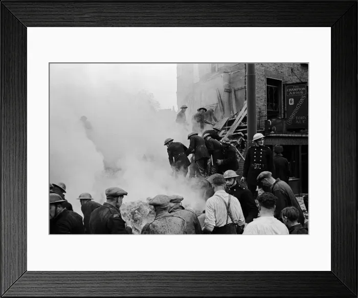 Framed Print : V1 (Robotplane) damage on Rosebery Avenue. Firemen and rescue services at work Framed Print : V1 (Robotplane) damage on Rosebery Avenue. Firemen and rescue services at work