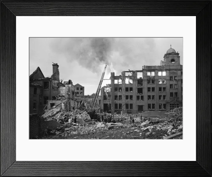 Framed Print : V1 (Robotplane) damage at Montford Place, Kennington Lane, Kennington, London