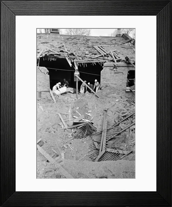 Framed Print : Bomb damage to the London Hospital, 9th April 1941 Framed Print : Bomb damage to the London Hospital, 9th April 1941