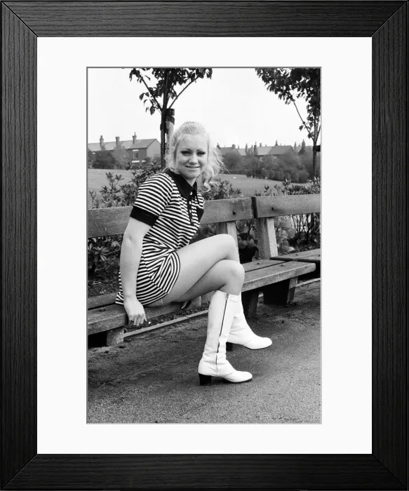 Framed Print : Daily Mirror Autumn Bird Karen Singleton (17) takes a break from working behind
