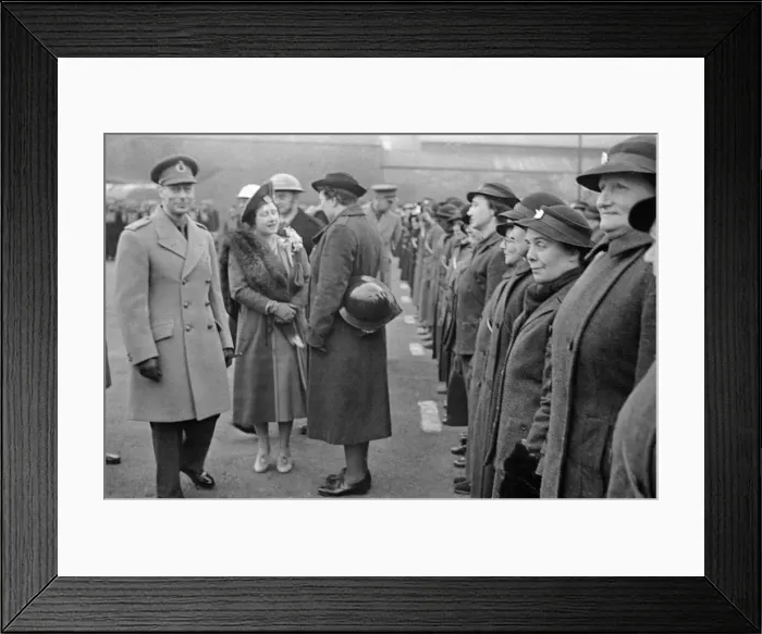 Framed Print : George VI and Queen in Coventry, 25th february 1942 Framed Print : George VI and Queen in Coventry, 25th february 1942