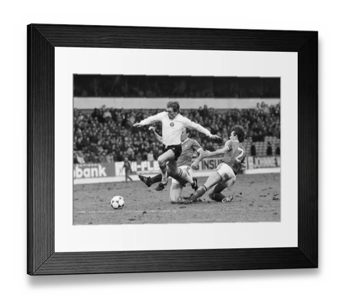Framed Print : English League Division One match at the City Ground. Nottingham Forest 1 v Aston