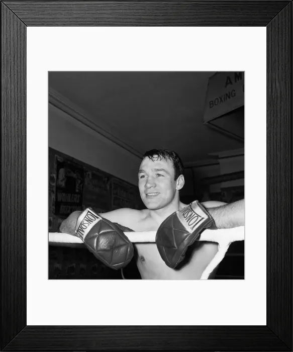 Framed Print : British Lightweight champion boxer Dave Charnley training at the Thomas A