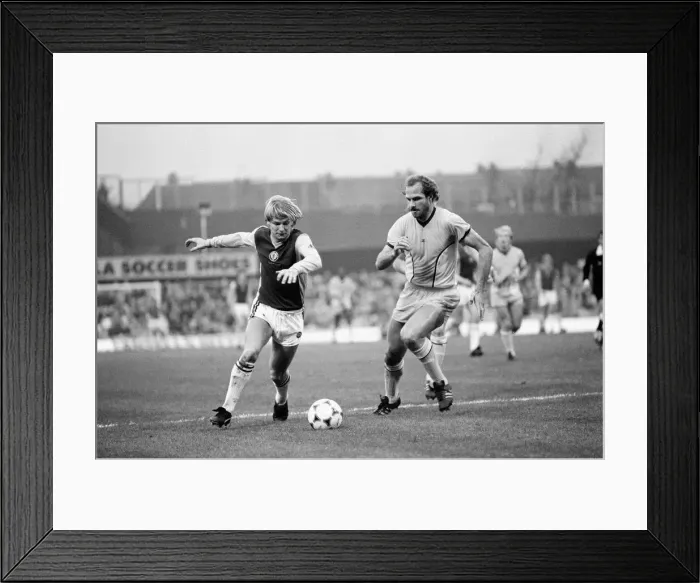Framed Print : English League Division One match at Highfield Road. Coventry City 0 v Aston Villa Framed Print : English League Division One match at Highfield Road. Coventry City 0 v Aston Villa