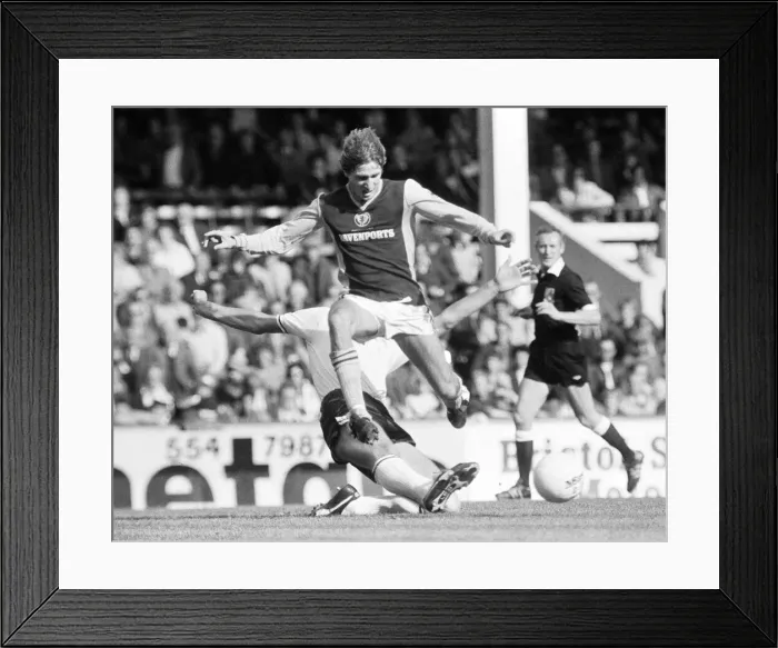 Framed Print : English League Division One match at Villa Park. Aston Villa 2 v Swansea City 0 Framed Print : English League Division One match at Villa Park. Aston Villa 2 v Swansea City 0