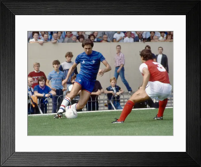 Framed Print : English League Division One match at Highbury. Arsenal 1 v Chelsea 1 Framed Print : English League Division One match at Highbury. Arsenal 1 v Chelsea 1