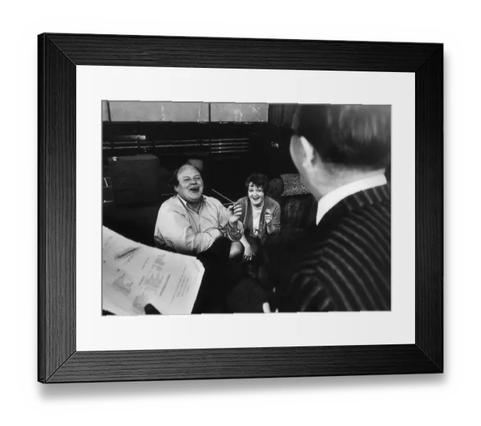 Framed Print : Roy Kinnear and Patsy Rowlands during rehearsals for the comedy series Framed Print : Roy Kinnear and Patsy Rowlands during rehearsals for the comedy series