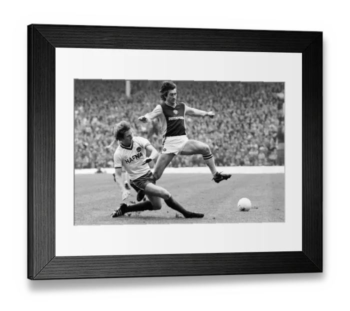 Framed Print : English League Division One match at Villa Park. Aston Villa 2 v Everton 0 Framed Print : English League Division One match at Villa Park. Aston Villa 2 v Everton 0