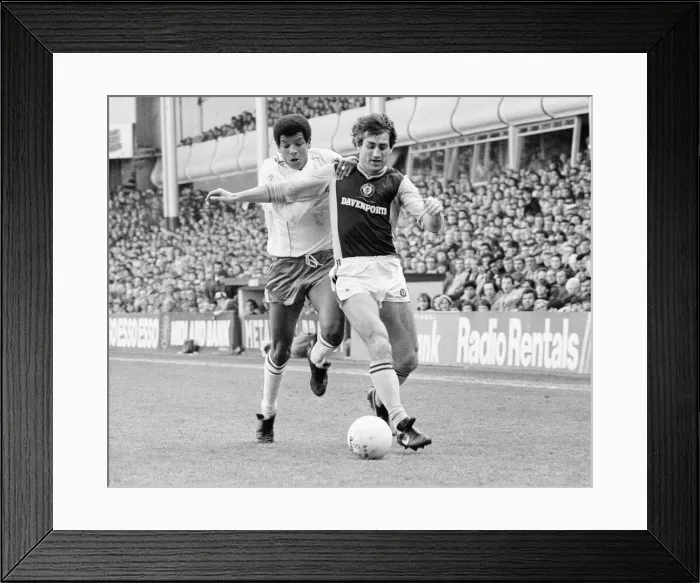 Framed Print : English League Division One match at Villa Park. Aston Villa 1 v Birmingham City 0 Framed Print : English League Division One match at Villa Park. Aston Villa 1 v Birmingham City 0