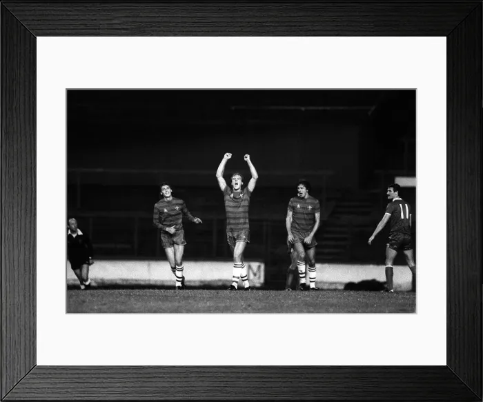 Framed Print : Chelsea v Gillingham Milk Cup 1st round 2nd leg 13th September 1983