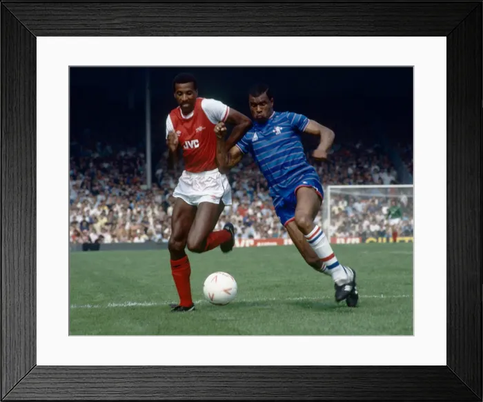 Framed Print : English League Division One match at Highbury. Arsenal 1 v Chelsea 1